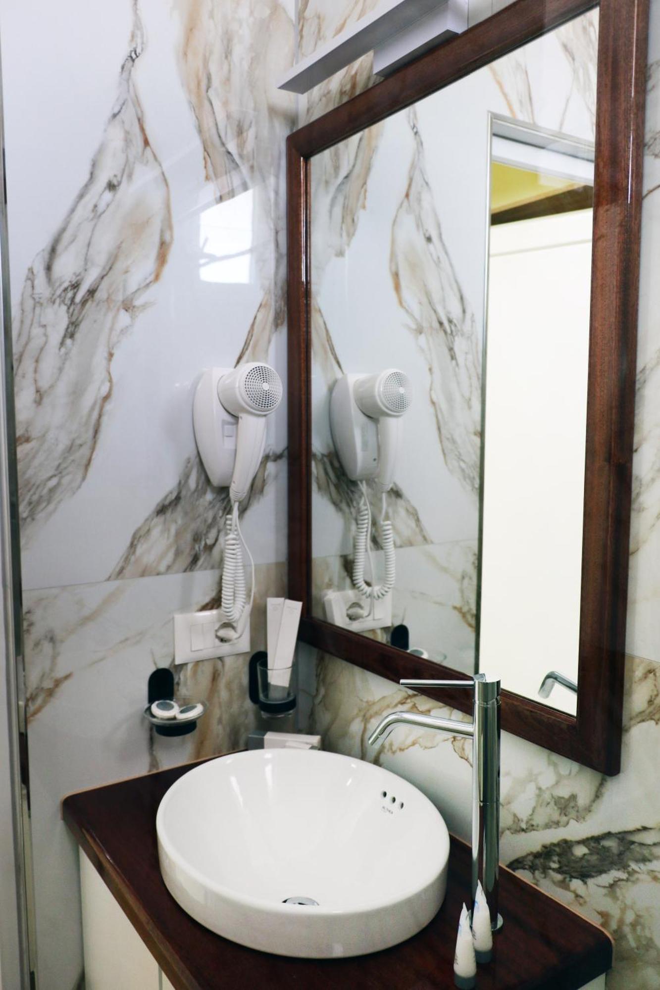 Rifat Peshkatari Hotel Durrës