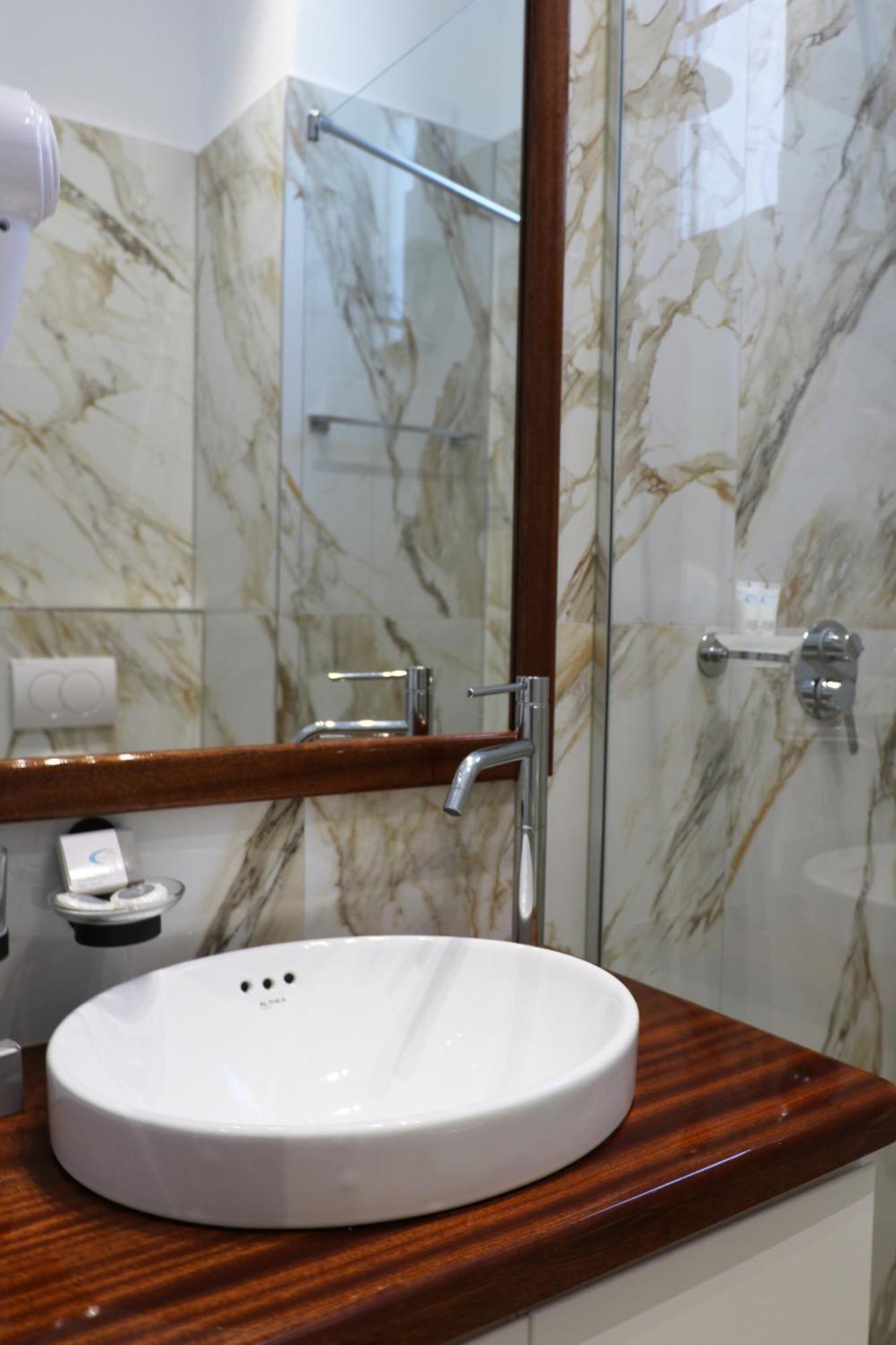 Hotel Rifat Peshkatari 3*